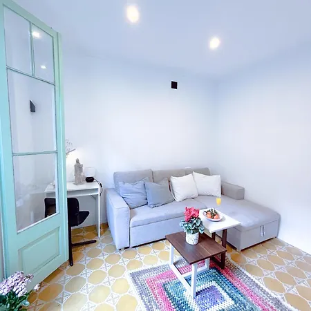 Bright Modernista Center Eixample * Барселона